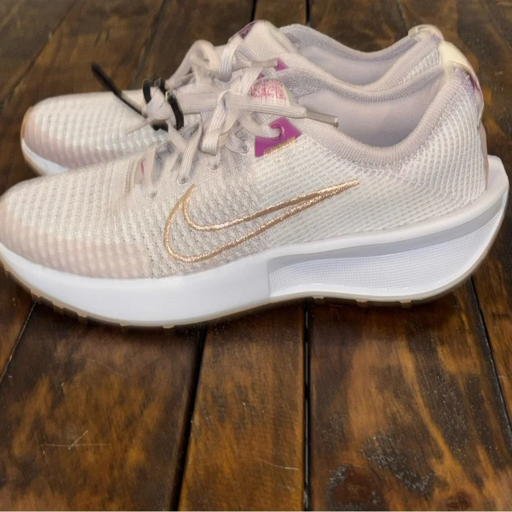 Nike Women’s Interact Run Running Shoes - Picture 12 of 16